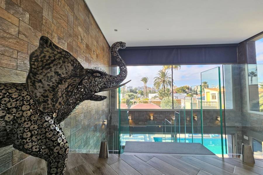 Venta - Villa de Lujo - Los Angeles - Torrevieja