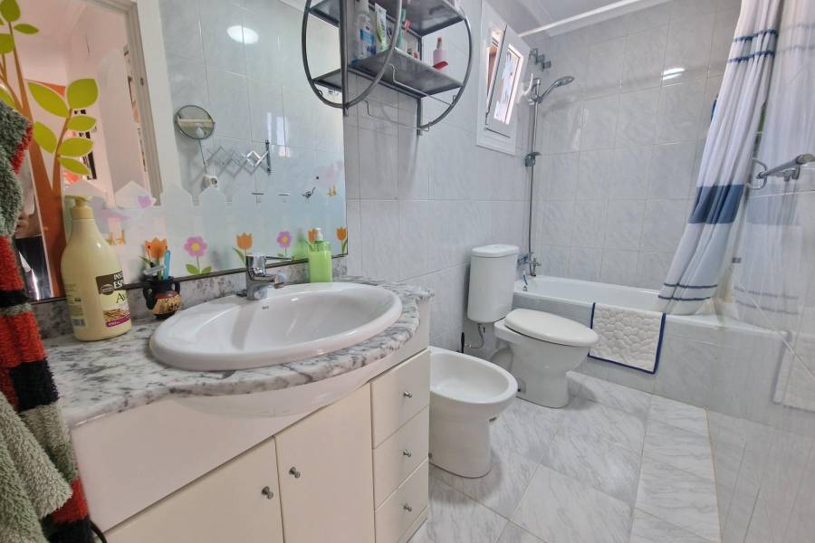 Sale - Bungalow Top Floor - Aguas nuevas 2 - Torrevieja