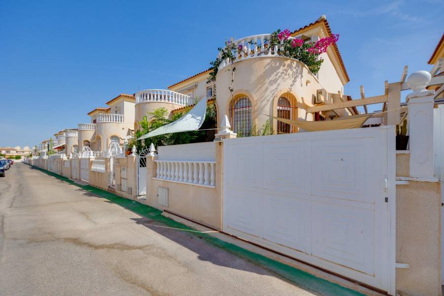 Verkauf - Einfamilienhaus - Aguas Nuevas - Torrevieja
