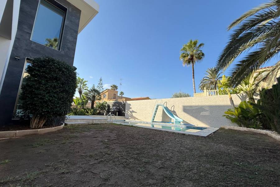 Venta - Villa de Lujo - Los Angeles - Torrevieja