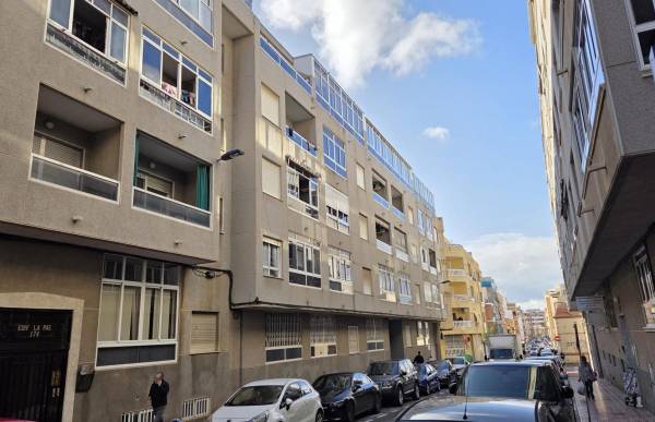 Apartment - Sale - Centro - Torrevieja