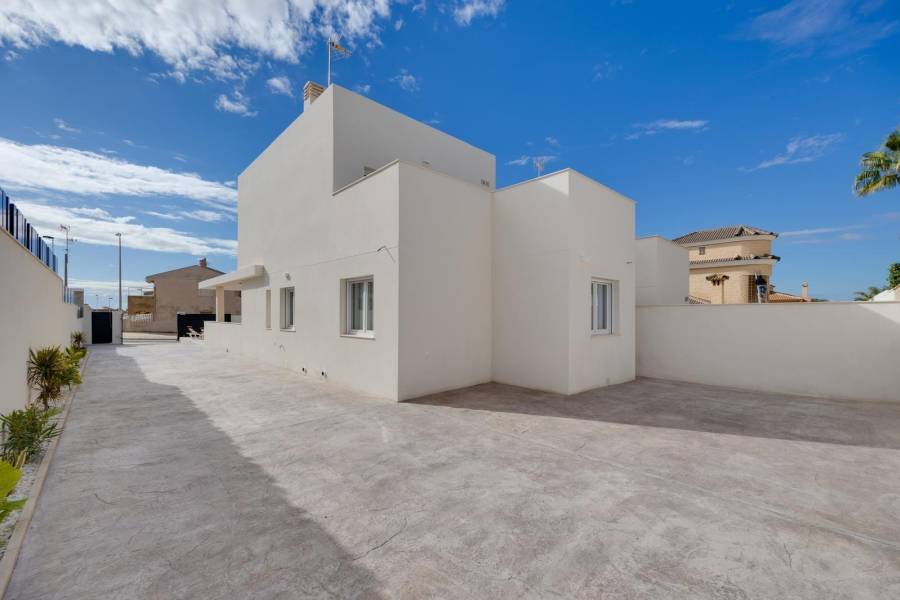 Sale - Villa - Zona los Frutales - Torrevieja