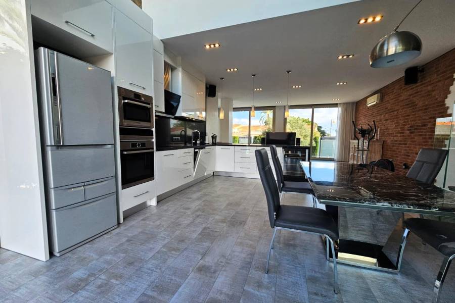 Venta - Villa de Lujo - Los Angeles - Torrevieja