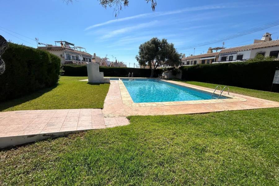 Venta - Bungalow Planta Baja - Aguas Nuevas - Torrevieja