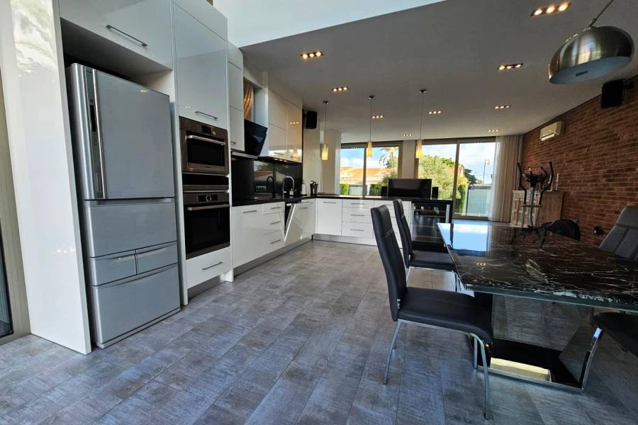 Venta - Villa de Lujo - Los Angeles - Torrevieja