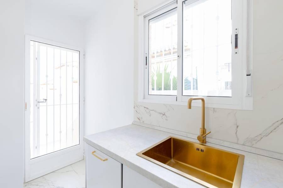 Venta - Chalet - Las filipinas - San Miguel de Salinas