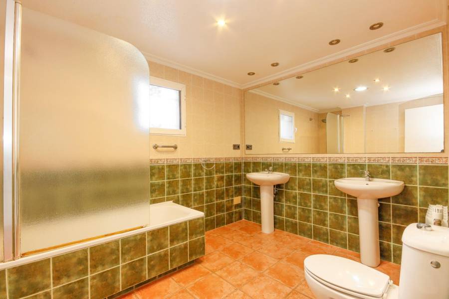 Venta - Chalet - Villamartín-Las Filipinas - Orihuela Costa