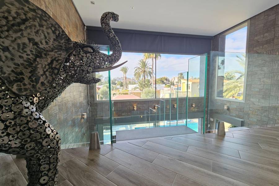 Venta - Villa de Lujo - Los Angeles - Torrevieja