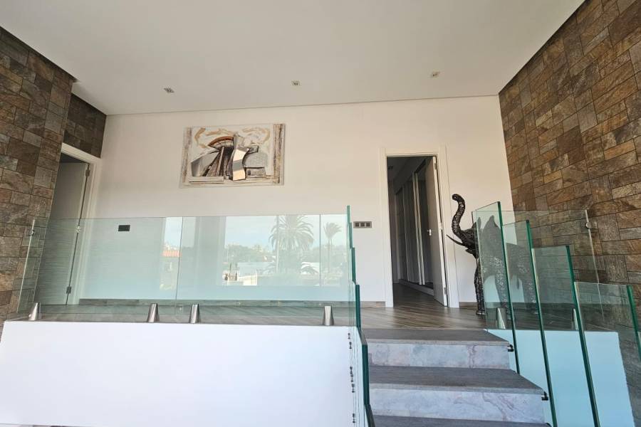 Venta - Villa de Lujo - Los Angeles - Torrevieja