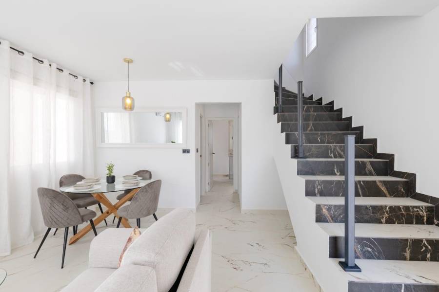 Venta - Chalet - Las filipinas - San Miguel de Salinas