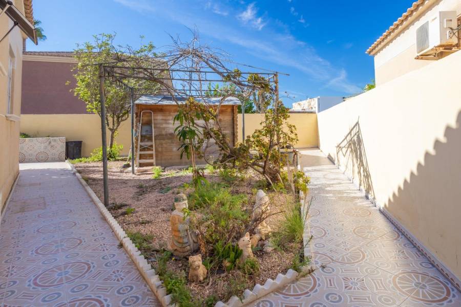 Verkauf - Einfamilienhaus - La Siesta - El Salado - Torreta - Torrevieja
