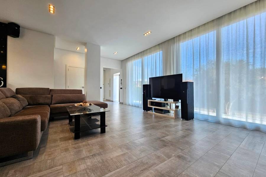 Venta - Villa de Lujo - Los Angeles - Torrevieja