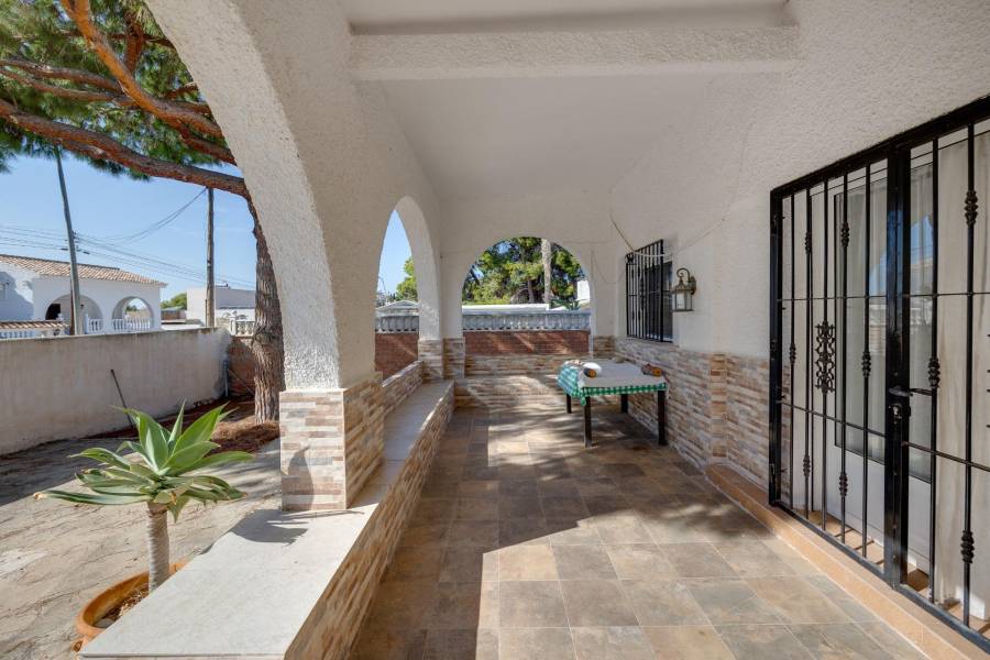 Venta - Chalet - Los balcones - Torrevieja