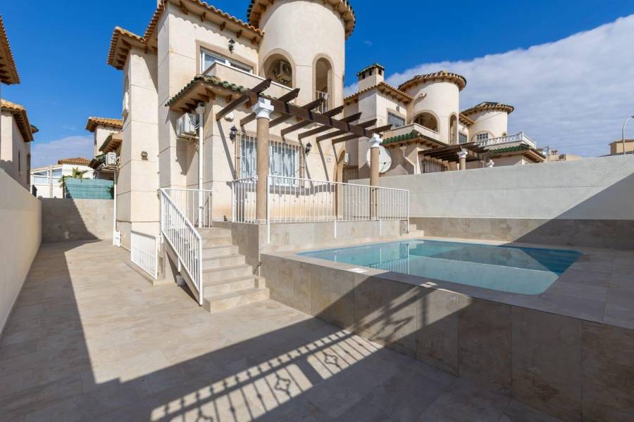Venta - Chalet - Las filipinas - San Miguel de Salinas