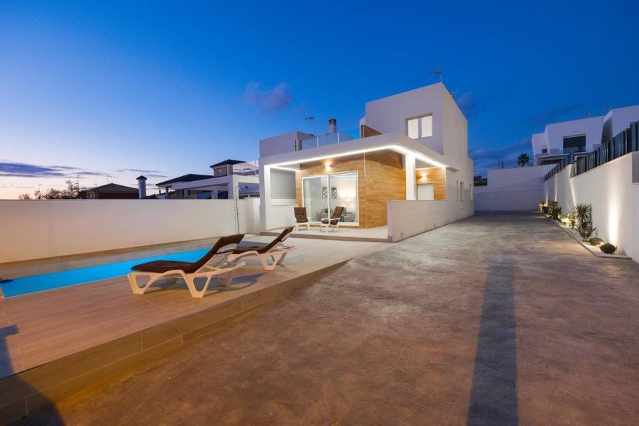 Sale - Villa - Zona los Frutales - Torrevieja