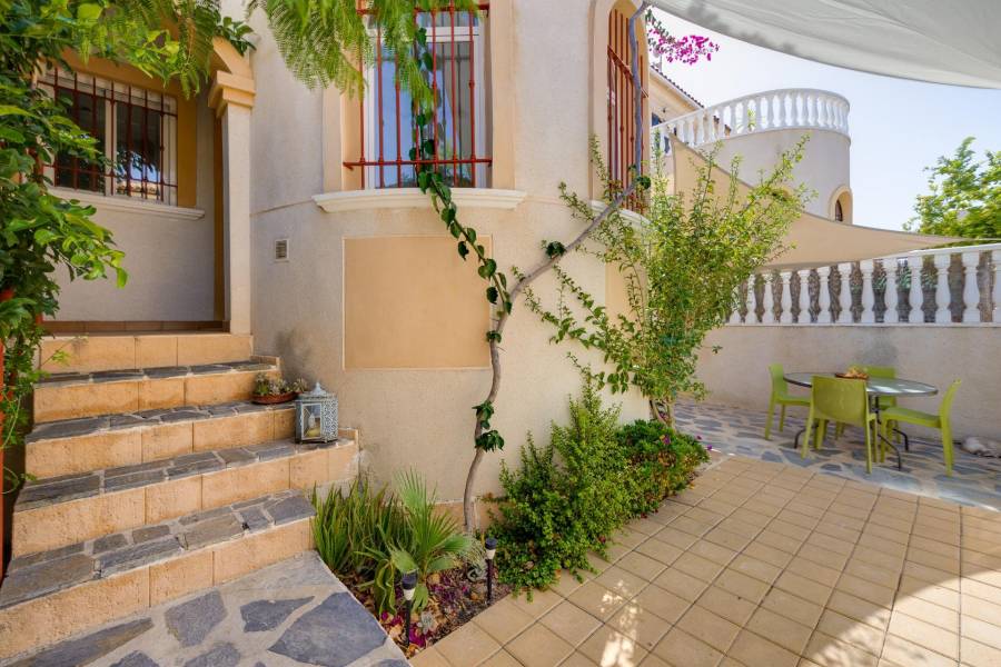 Verkauf - Einfamilienhaus - Aguas Nuevas - Torrevieja