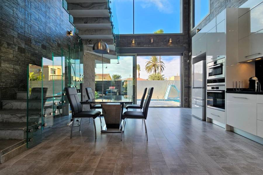 Venta - Villa de Lujo - Los Angeles - Torrevieja