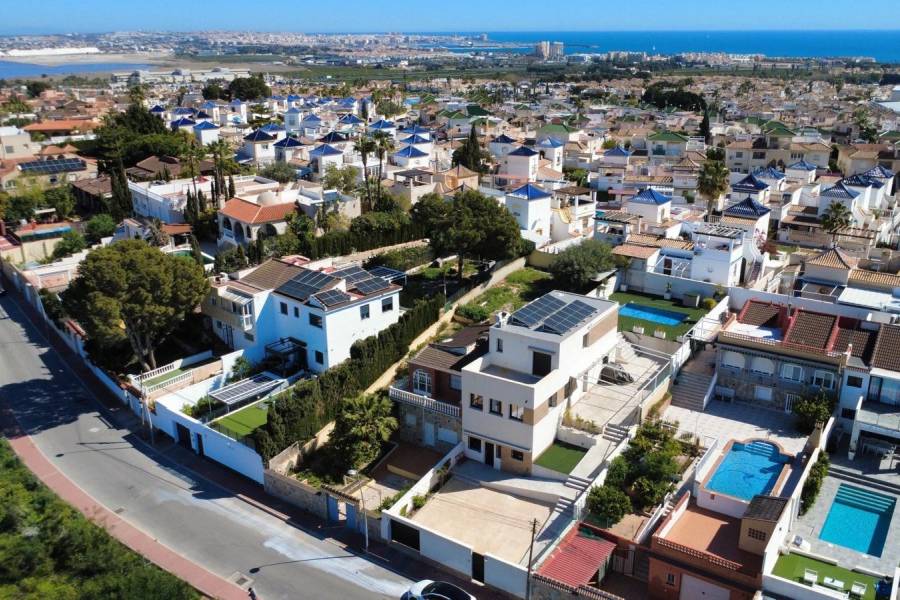 Venta - Chalet - Los balcones - Torrevieja