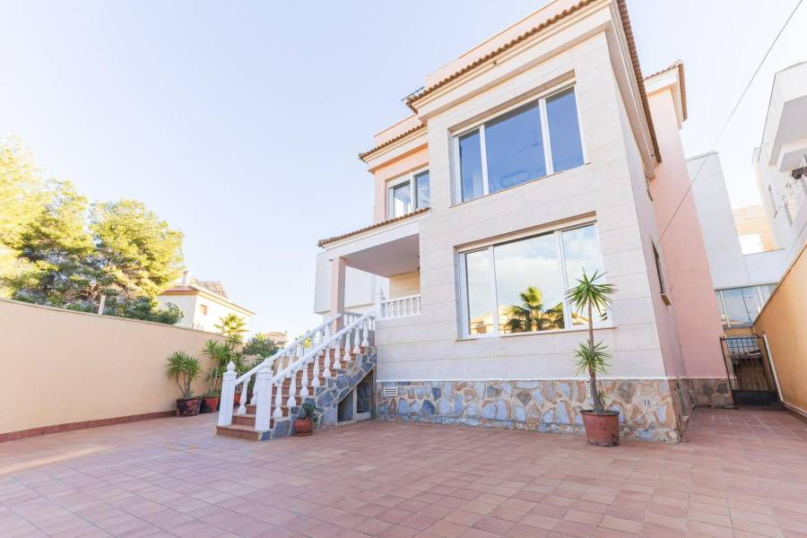 Venta - Chalet - Villamartín-Las Filipinas - Orihuela Costa