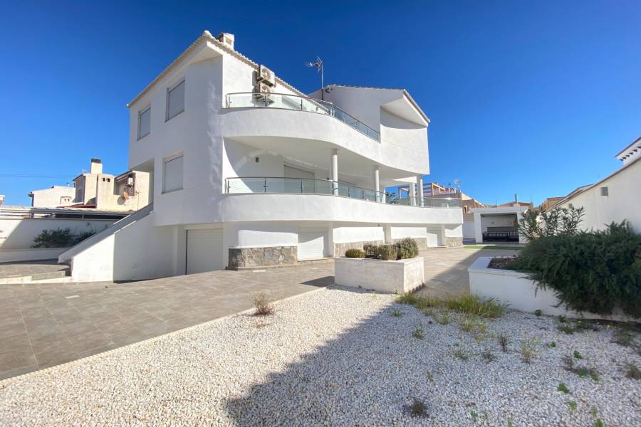 Venta - Villa de Lujo - Aldea del mar - Torrevieja