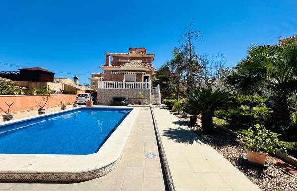 Chalet - Venta - Los Balcones - Los Altos del Edén - Torrevieja