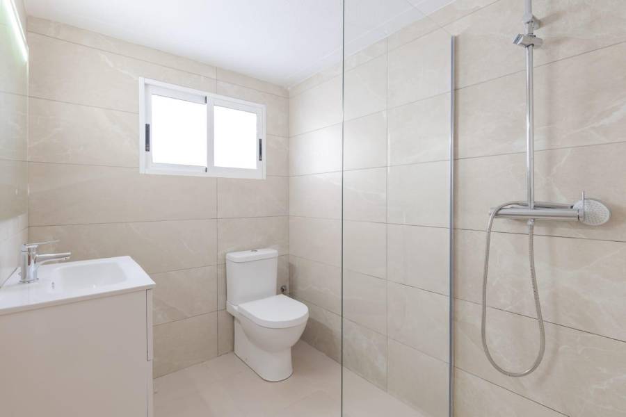 Venta - Chalet - Las filipinas - San Miguel de Salinas