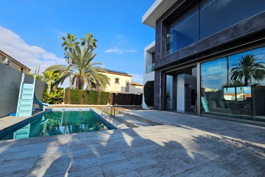 Venta - Villa de Lujo - Los Angeles - Torrevieja