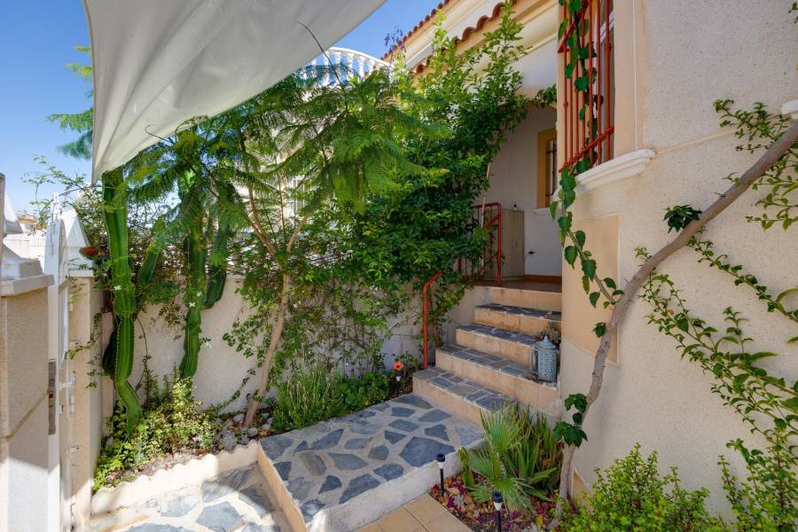 Verkauf - Einfamilienhaus - Aguas Nuevas - Torrevieja