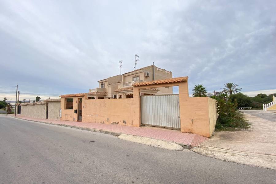 Verkauf - Einfamilienhaus - San luis - Torrevieja