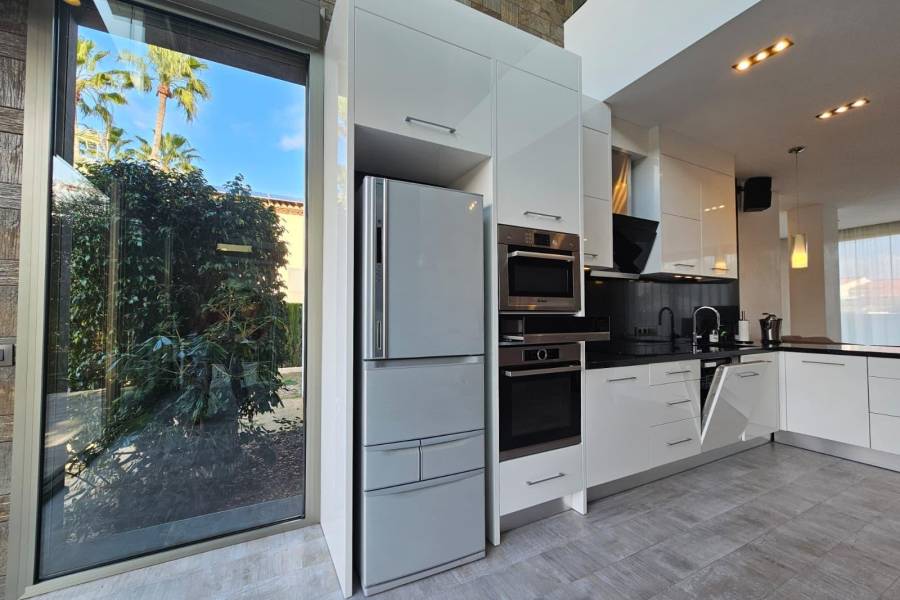 Venta - Villa de Lujo - Los Angeles - Torrevieja