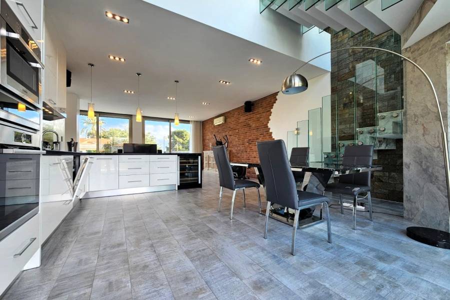 Venta - Villa de Lujo - Los Angeles - Torrevieja