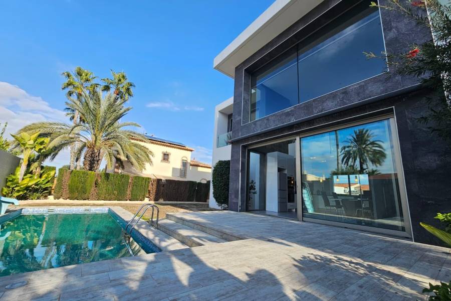 Venta - Villa de Lujo - Los Angeles - Torrevieja