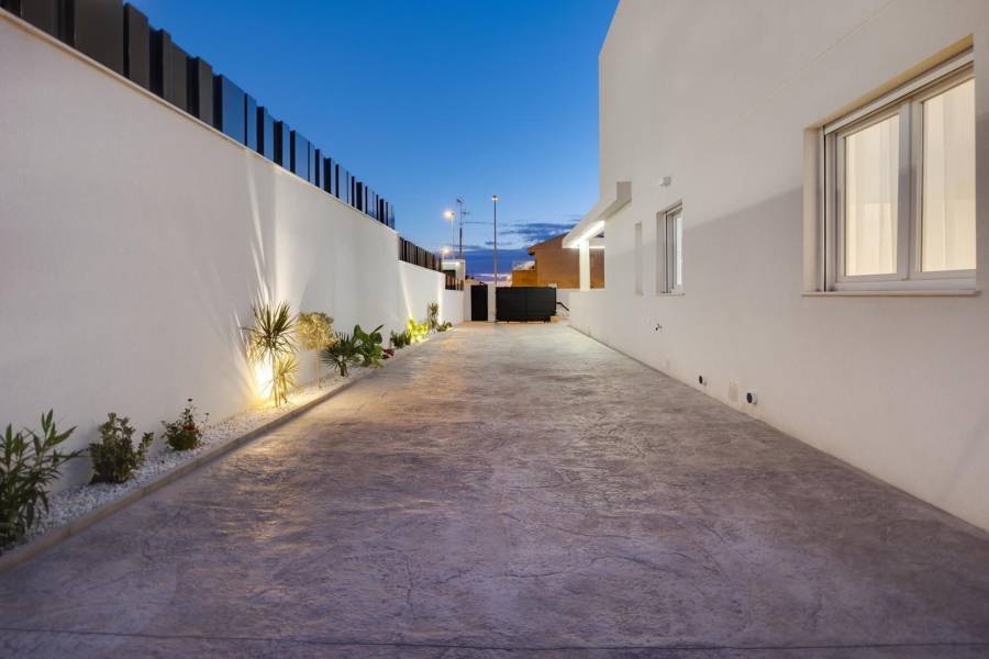 Sale - Villa - Zona los Frutales - Torrevieja