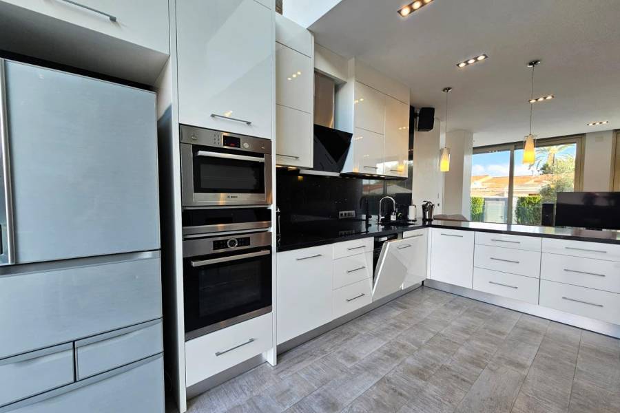 Venta - Villa de Lujo - Los Angeles - Torrevieja