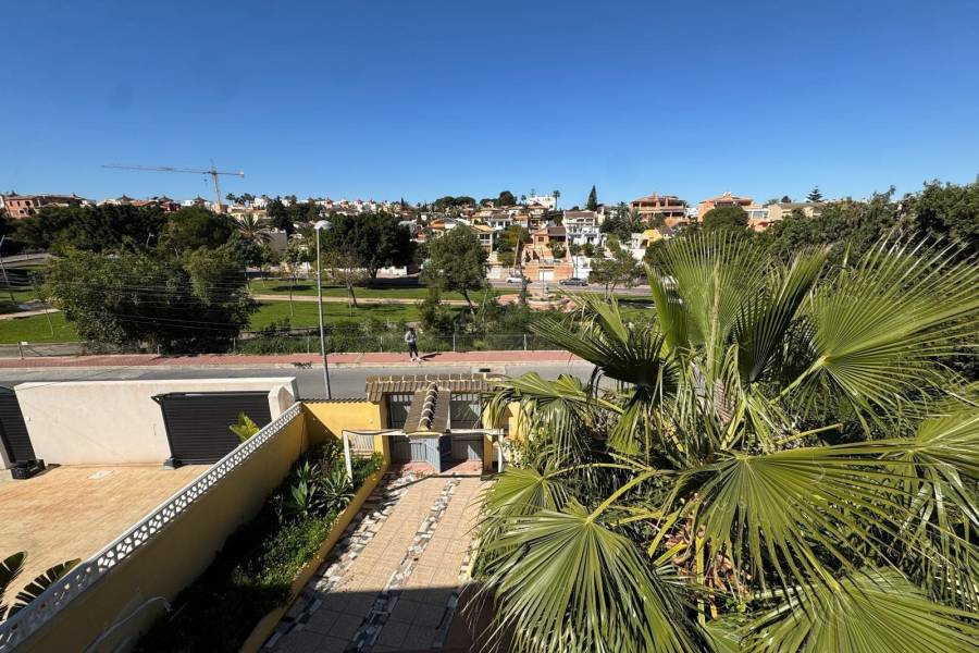 Venta - Chalet - Los balcones - Torrevieja