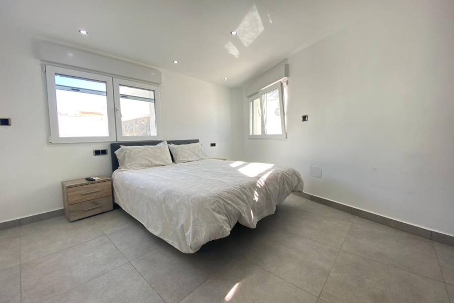 Venta - Villa de Lujo - Aldea del mar - Torrevieja