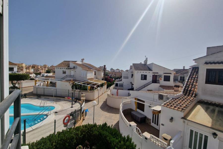 Sale - Bungalow Top Floor - Aguas nuevas 2 - Torrevieja