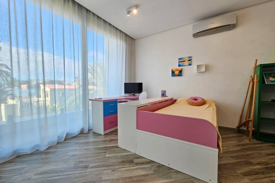 Venta - Villa de Lujo - Los Angeles - Torrevieja