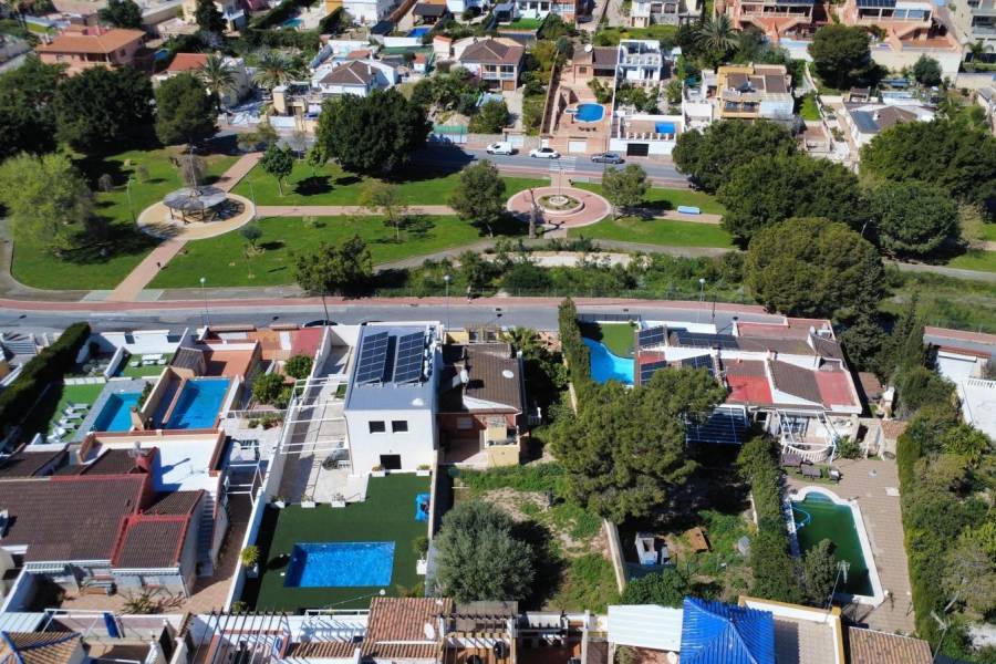 Venta - Chalet - Los balcones - Torrevieja