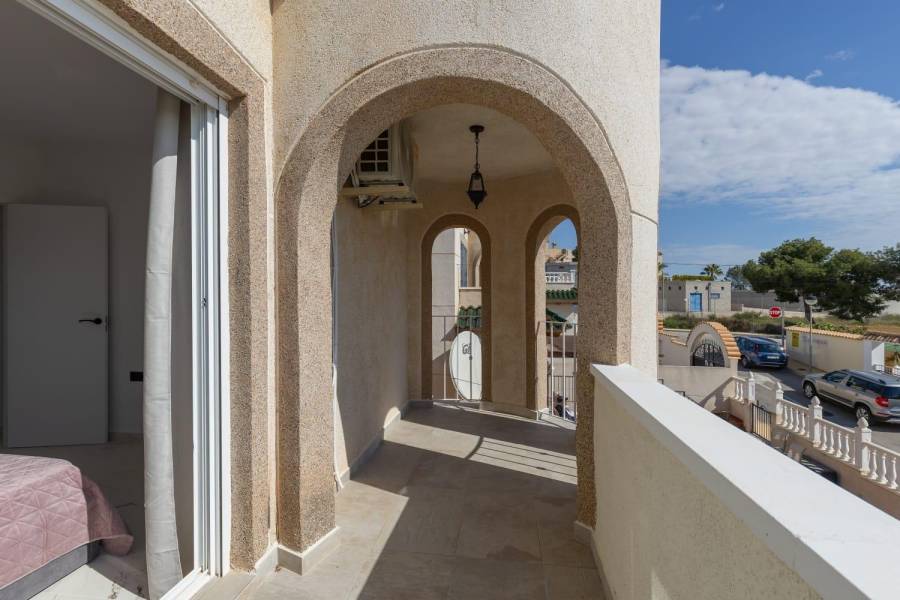 Venta - Chalet - Las filipinas - San Miguel de Salinas