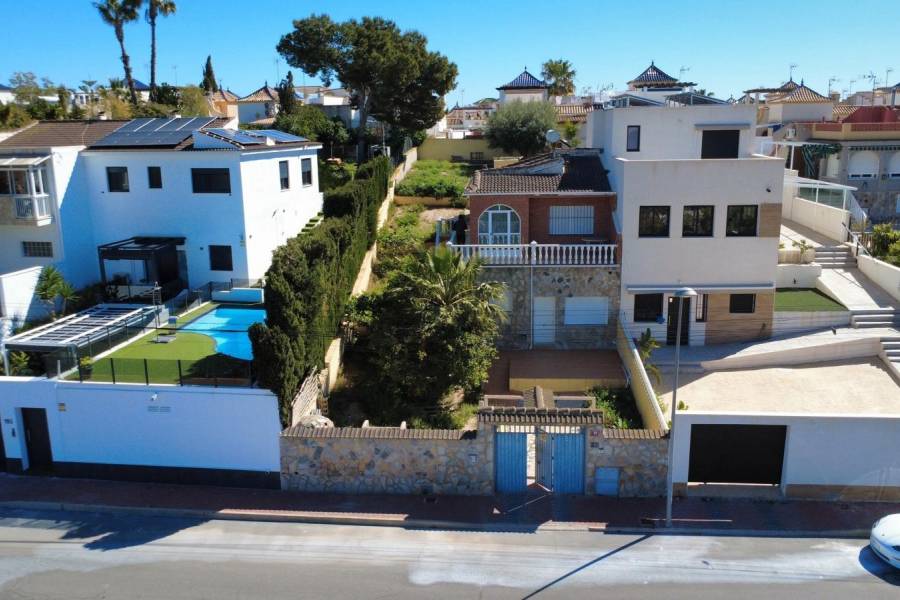 Venta - Chalet - Los balcones - Torrevieja