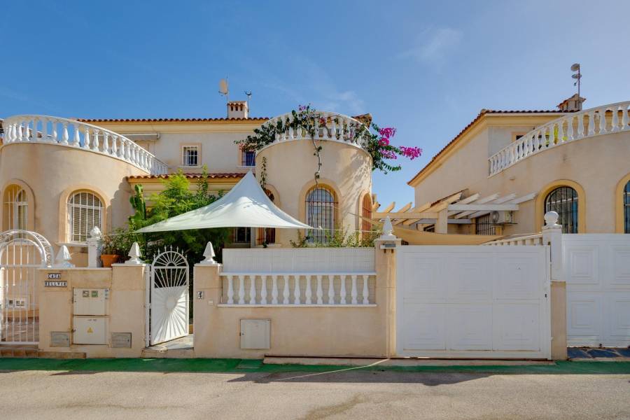 Verkauf - Einfamilienhaus - Aguas Nuevas - Torrevieja