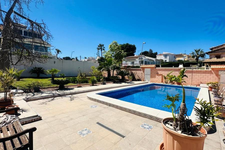 Venta - Chalet - Los Balcones - Los Altos del Edén - Torrevieja