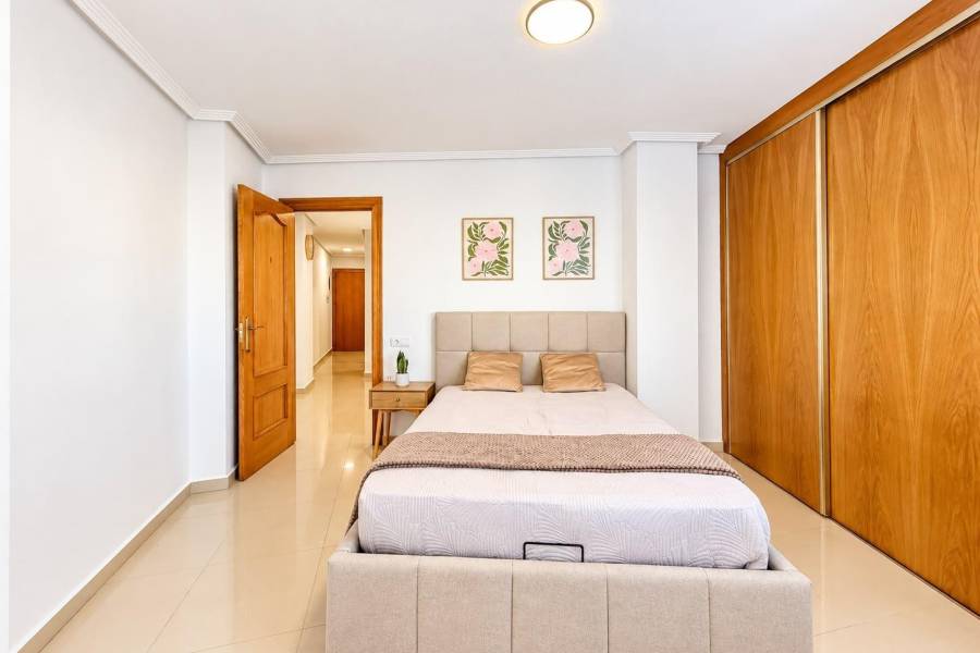 Venta - Apartamento - Paseo maritimo - Torrevieja