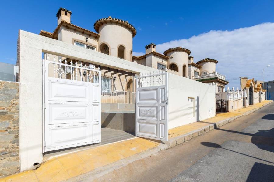 Venta - Chalet - Las filipinas - San Miguel de Salinas
