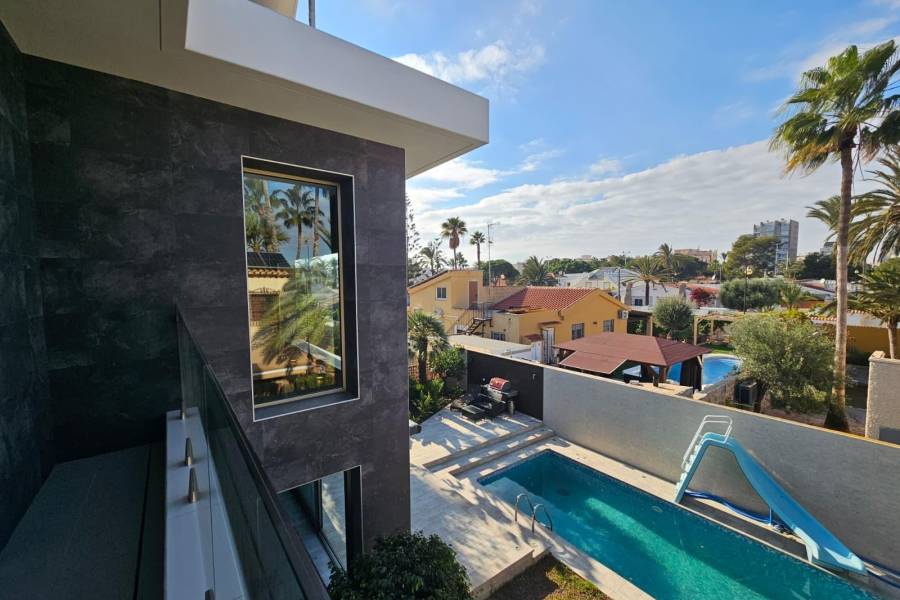 Venta - Villa de Lujo - Los Angeles - Torrevieja