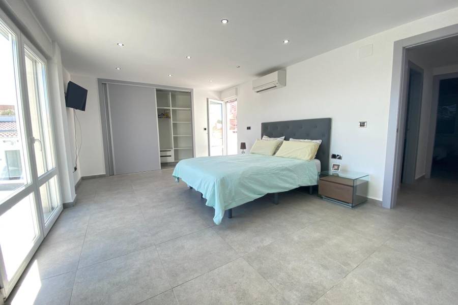 Venta - Villa de Lujo - Aldea del mar - Torrevieja