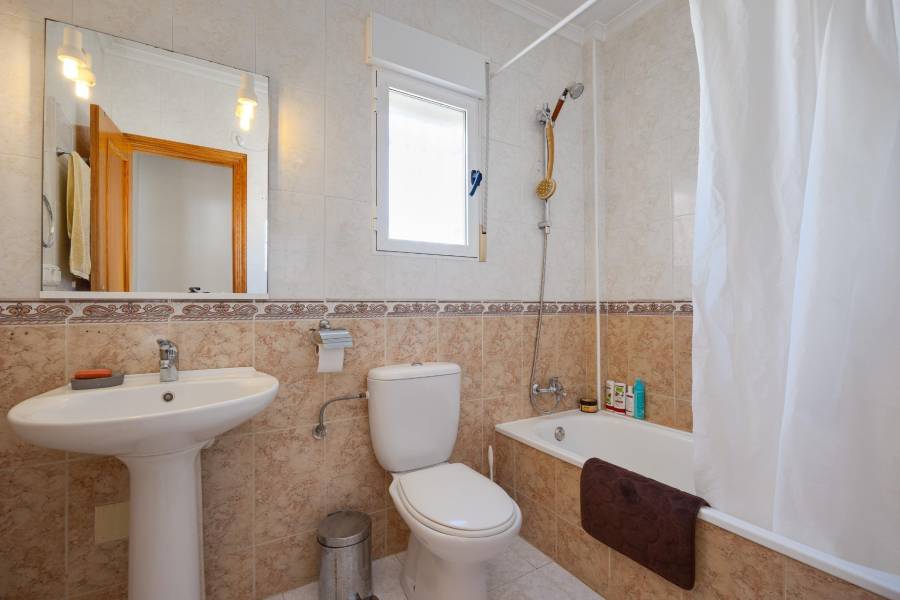 Verkauf - Einfamilienhaus - Aguas Nuevas - Torrevieja