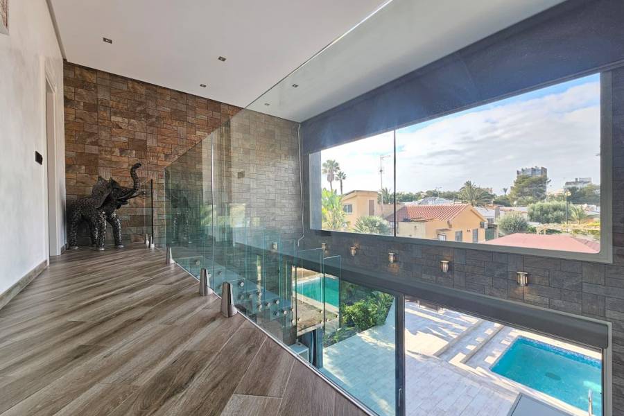Venta - Villa de Lujo - Los Angeles - Torrevieja