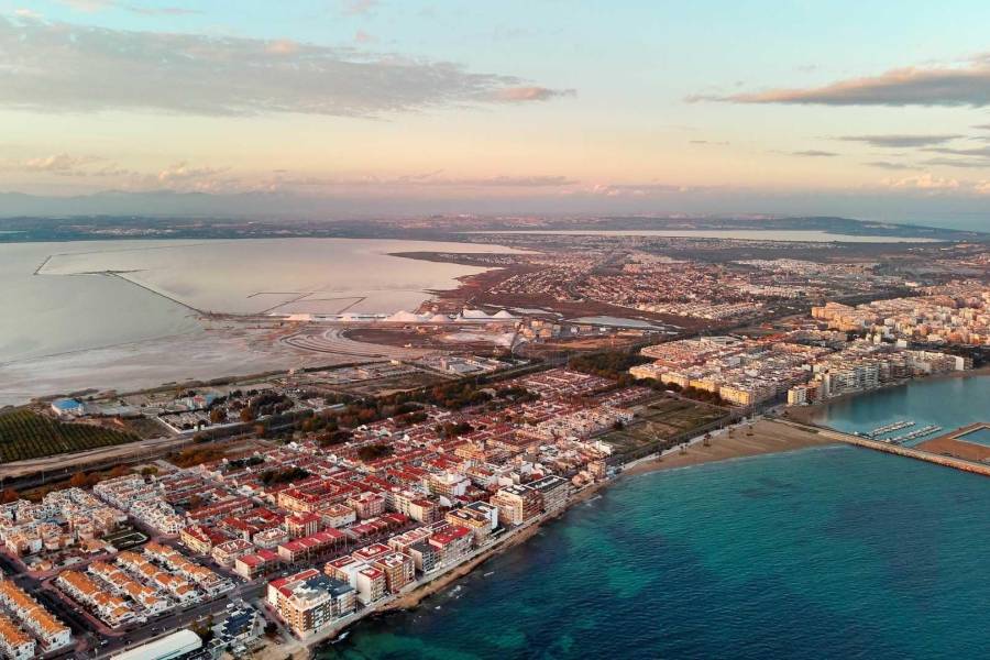 Försäljning - Lägenhet på bottenvåni - Playa de los locos - Torrevieja